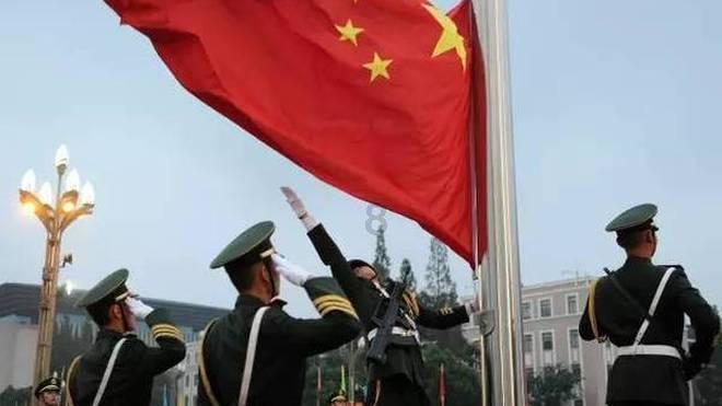 电影里吻戏为何只拍上半身?当镜头下移时,太割裂!